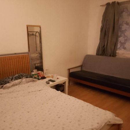 Private Rooms In 3 Bedroom Flat!! Londra Dış mekan fotoğraf