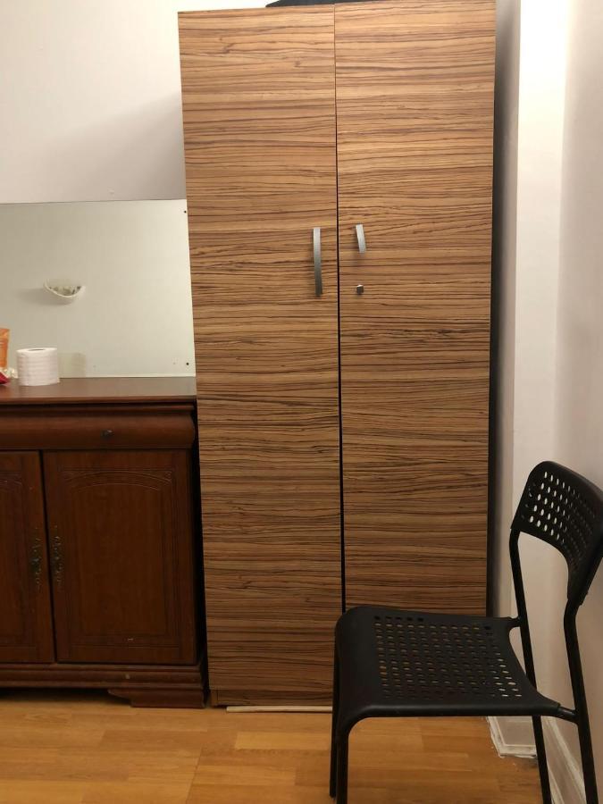 Private Rooms In 3 Bedroom Flat!! Londra Dış mekan fotoğraf