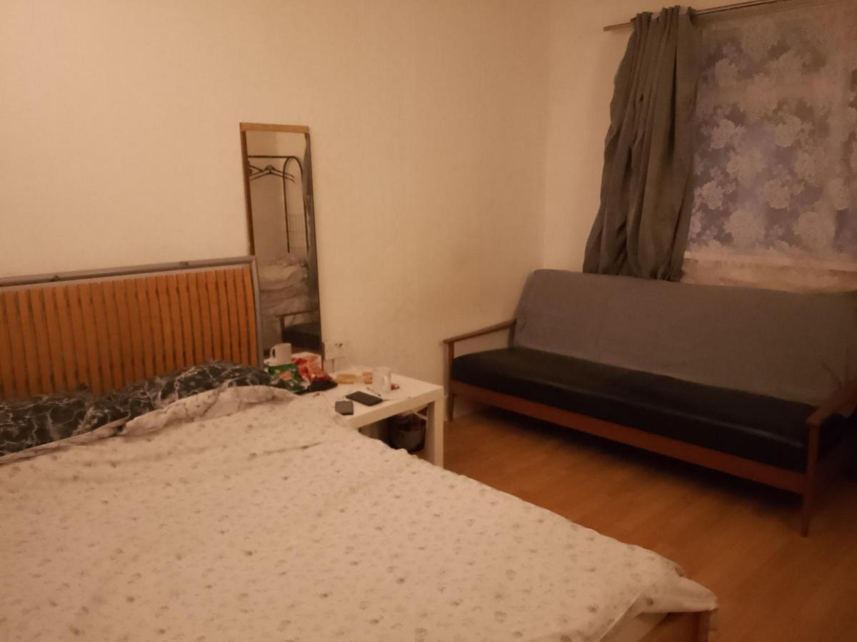 Private Rooms In 3 Bedroom Flat!! Londra Dış mekan fotoğraf