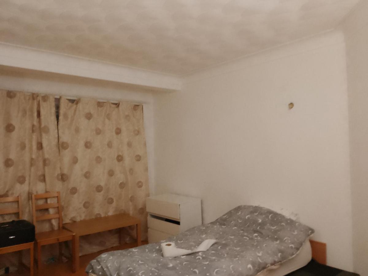 Private Rooms In 3 Bedroom Flat!! Londra Dış mekan fotoğraf
