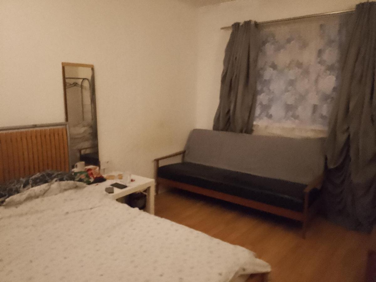 Private Rooms In 3 Bedroom Flat!! Londra Dış mekan fotoğraf